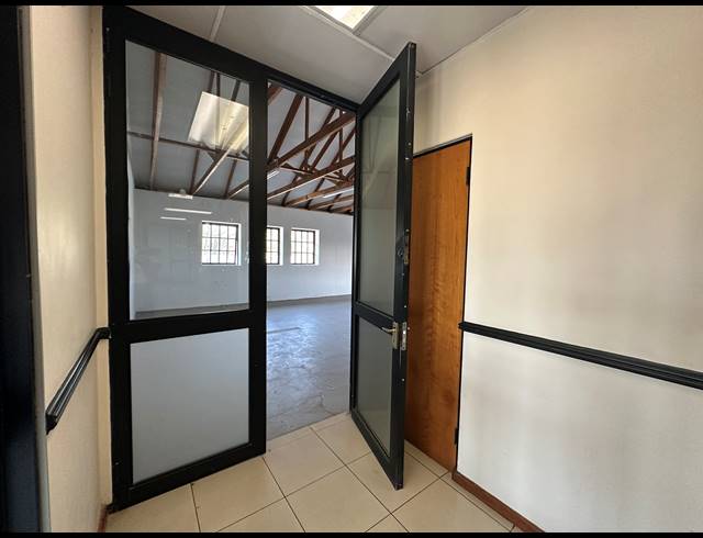 89M² OFFICE TO LET IN PARKMORE